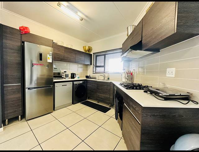3 BEDROOM APARTMENT TO LET IN MODDERFONTEIN